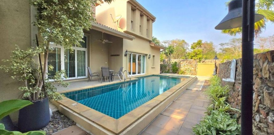 Chalet de 3 dormitorios en Pattaya, Tailandia № 120285