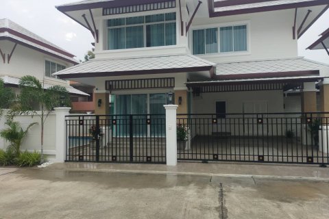 Casa de 4 dormitorios en Pattaya, Tailandia № 78912 - foto 4