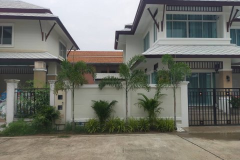Casa de 4 dormitorios en Pattaya, Tailandia № 78912 - foto 2