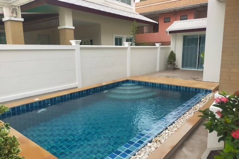 Casa de 4 dormitorios en Pattaya, Tailandia № 78912 - foto 9