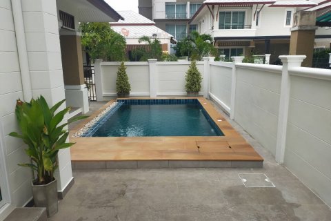 Casa de 4 dormitorios en Pattaya, Tailandia № 78912 - foto 11