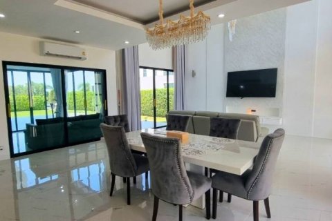 Casa de 4 dormitorios en Pattaya, Tailandia № 121121 - foto 7