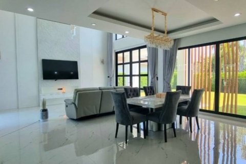Casa de 4 dormitorios en Pattaya, Tailandia № 121121 - foto 4
