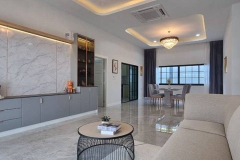 Villa in Pattaya, Thailand 4 Schlafzimmer № 121123 - Foto 5