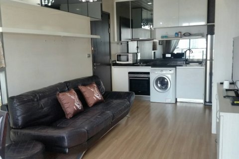Condominio de 1 dormitorio en Phra Khanong, Bangkok, Tailandia № 144063 - foto 2