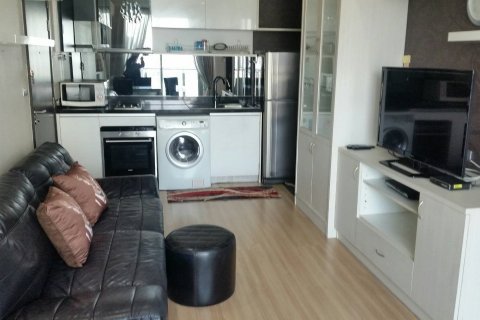 Condominio de 1 dormitorio en Phra Khanong, Bangkok, Tailandia № 144063 - foto 3
