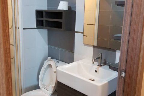 Condominio de 2 dormitorios en Bangkok, Tailandia № 144060 - foto 11