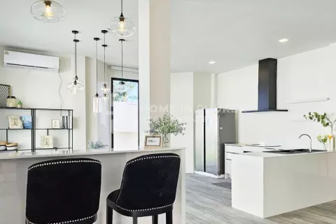 Casa de 4 dormitorios en Kathu, Tailandia № 131307 - foto 10