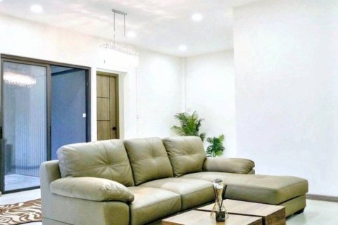 Chalet de 3 dormitorios en Bangkok, Tailandia № 124750 - foto 10