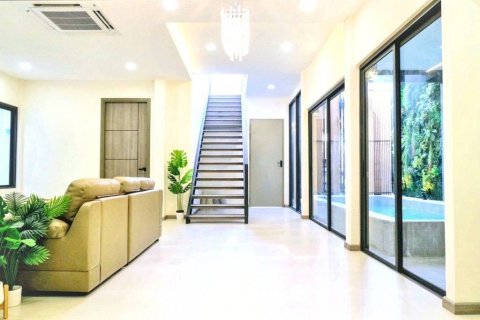 Chalet de 3 dormitorios en Bangkok, Tailandia № 124750 - foto 7