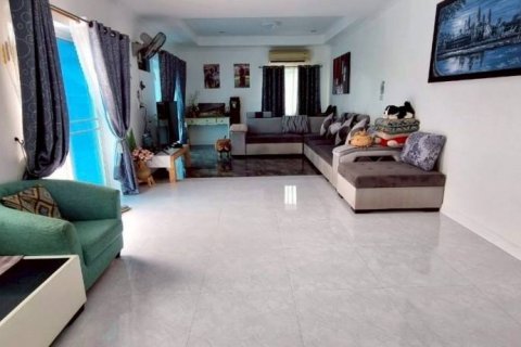 Casa de 4 dormitorios en Sattahip, Tailandia № 125900 - foto 5