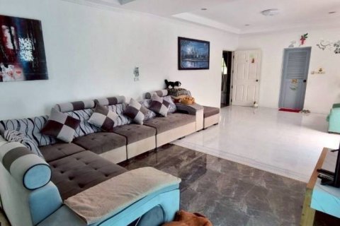 Casa de 4 dormitorios en Sattahip, Tailandia № 125900 - foto 6