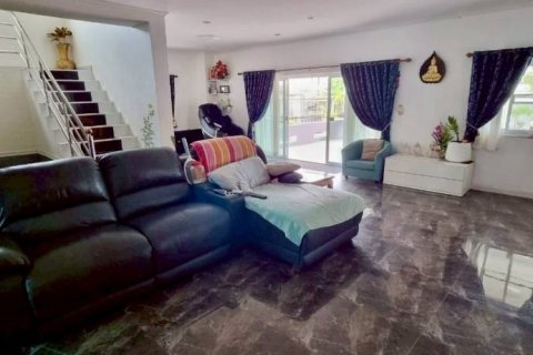 Casa de 4 dormitorios en Sattahip, Tailandia № 125900 - foto 3