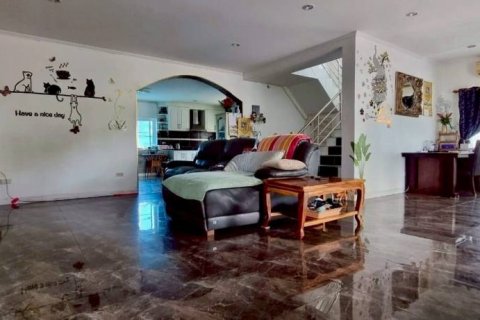 Casa de 4 dormitorios en Sattahip, Tailandia № 125900 - foto 2