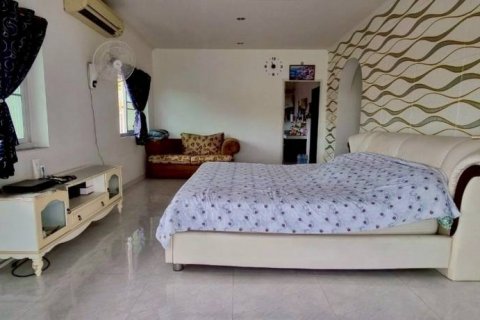 Casa de 4 dormitorios en Sattahip, Tailandia № 125900 - foto 10