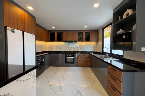 Chalet de 6 dormitorios en Pattaya, Tailandia № 125902 - foto 7