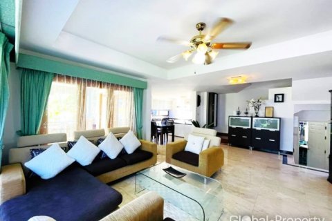 Haus in Pattaya, Thailand 7 Schlafzimmer № 104974 - Foto 3