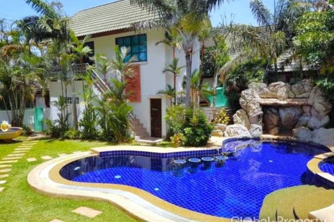 Casa de 7 dormitorios en Pattaya, Tailandia № 104974