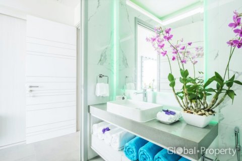 House in Phuket, Thailand 5 bedrooms № 104975 - photo 17