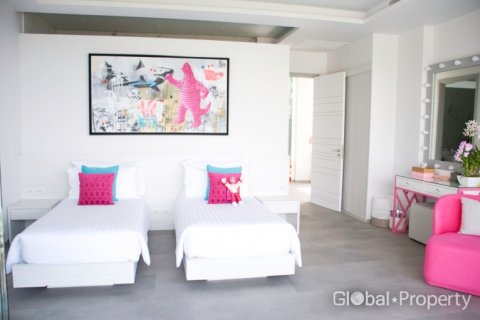 House in Phuket, Thailand 5 bedrooms № 104975 - photo 16
