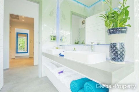 House in Phuket, Thailand 5 bedrooms № 104975 - photo 22