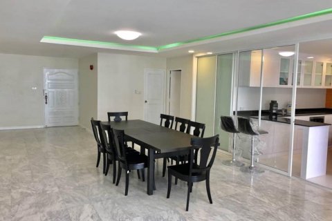Eigentumswohnung in Watthana, Bangkok, Thailand, 4 Schlafzimmer  № 123960 - Foto 2