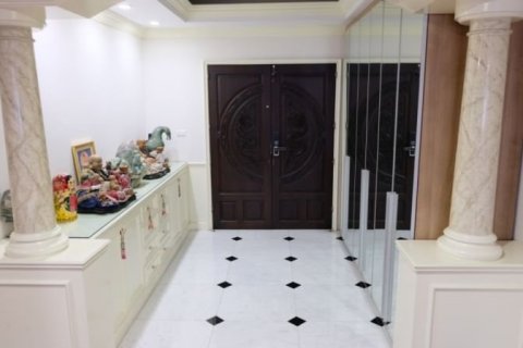Condominio de 3 dormitorios en Khlong Toei, Bangkok, Tailandia № 123959 - foto 16