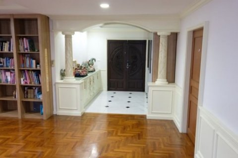 Condominio de 3 dormitorios en Khlong Toei, Bangkok, Tailandia № 123959 - foto 8