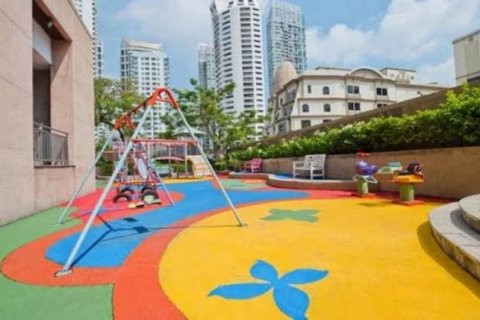 Condominio de 3 dormitorios en Khlong Toei, Bangkok, Tailandia № 123959 - foto 5