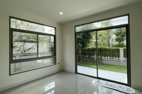 House in Bangkok, Thailand 4 bedrooms № 82820 - photo 3