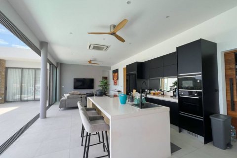 Chalet de 4 dormitorios en Surat Thani, Tailandia № 124393 - foto 10