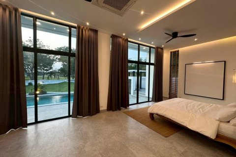 Chalet de 4 dormitorios en Pattaya, Tailandia № 124396 - foto 10