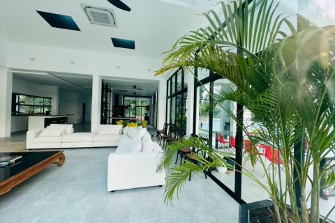Chalet de 4 dormitorios en Pattaya, Tailandia № 124396 - foto 5