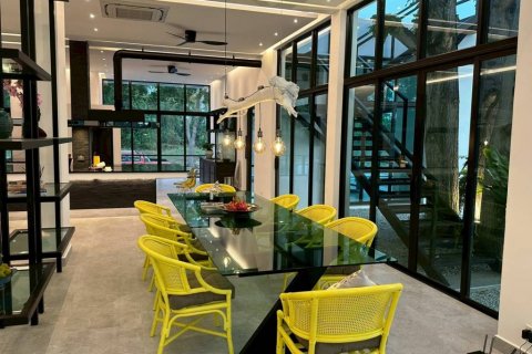 Chalet de 4 dormitorios en Pattaya, Tailandia № 124396 - foto 8