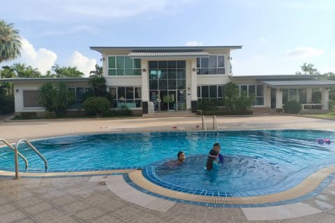 House in Pattaya, Thailand 4 bedrooms № 125617 - photo 2
