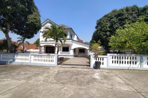 House in Pattaya, Thailand 4 bedrooms № 125617 - photo 3
