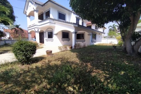House in Pattaya, Thailand 4 bedrooms № 125617 - photo 4