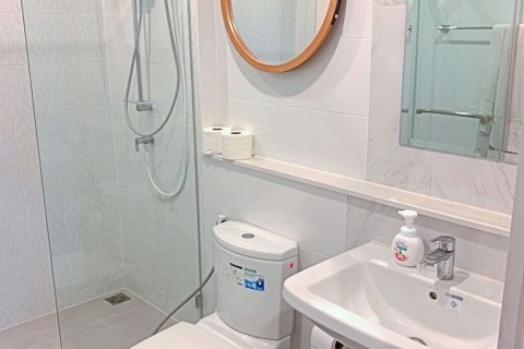 Condominio de 1 dormitorio en Huai Khwang, Bangkok, Tailandia № 76408 - foto 8