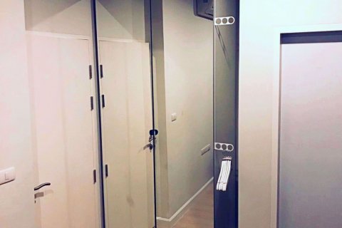 Condominio de 1 dormitorio en Huai Khwang, Bangkok, Tailandia № 76408 - foto 7
