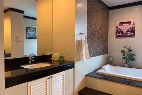 Condominio de 4 dormitorios en Watthana, Bangkok, Tailandia № 77238 - foto 19