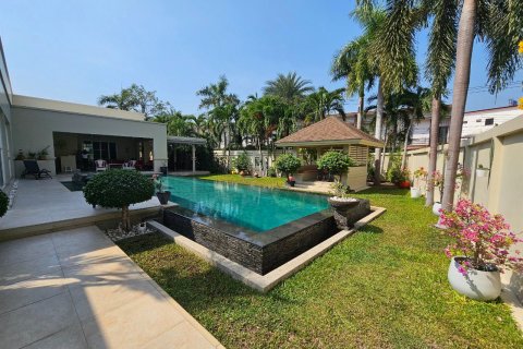 Casa de 3 dormitorios en Pattaya, Tailandia № 119664 - foto 4