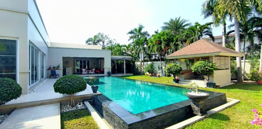 Casa de 3 dormitorios en Pattaya, Tailandia № 119664