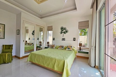 Casa de 3 dormitorios en Pattaya, Tailandia № 119664 - foto 26