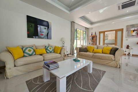 Casa de 3 dormitorios en Pattaya, Tailandia № 119664 - foto 12