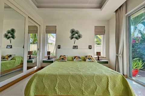 Casa de 3 dormitorios en Pattaya, Tailandia № 119664 - foto 25