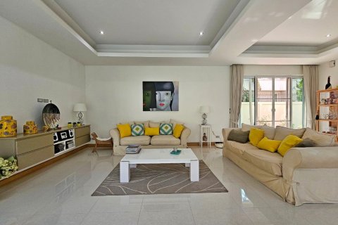 Casa de 3 dormitorios en Pattaya, Tailandia № 119664 - foto 10