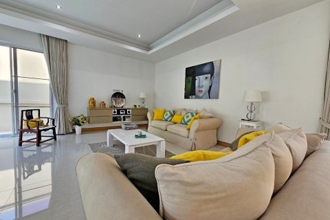 Casa de 3 dormitorios en Pattaya, Tailandia № 119664 - foto 11