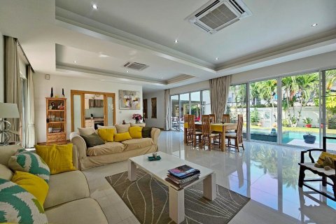 Casa de 3 dormitorios en Pattaya, Tailandia № 119664 - foto 8