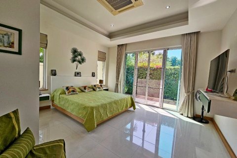 Casa de 3 dormitorios en Pattaya, Tailandia № 119664 - foto 27