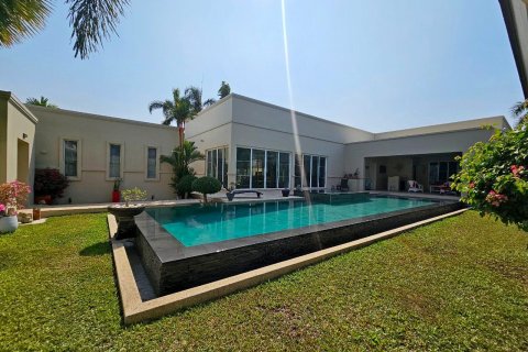 Casa de 3 dormitorios en Pattaya, Tailandia № 119664 - foto 3